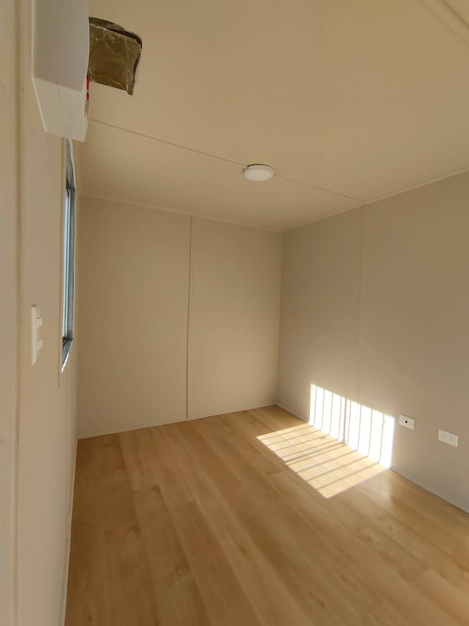 Kantoormodule met badkamer 20 voet. ( Ref: 1101 )